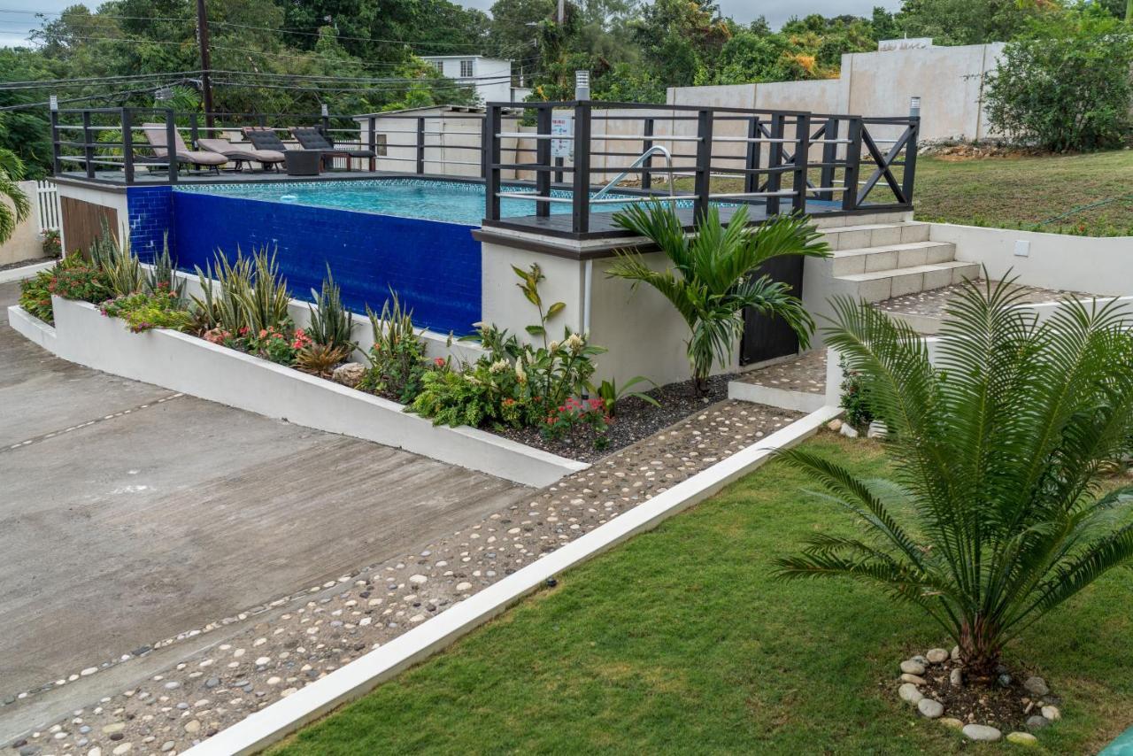 Family Complex Beside Beach W/Pool Montego Bay #1 Esterno foto