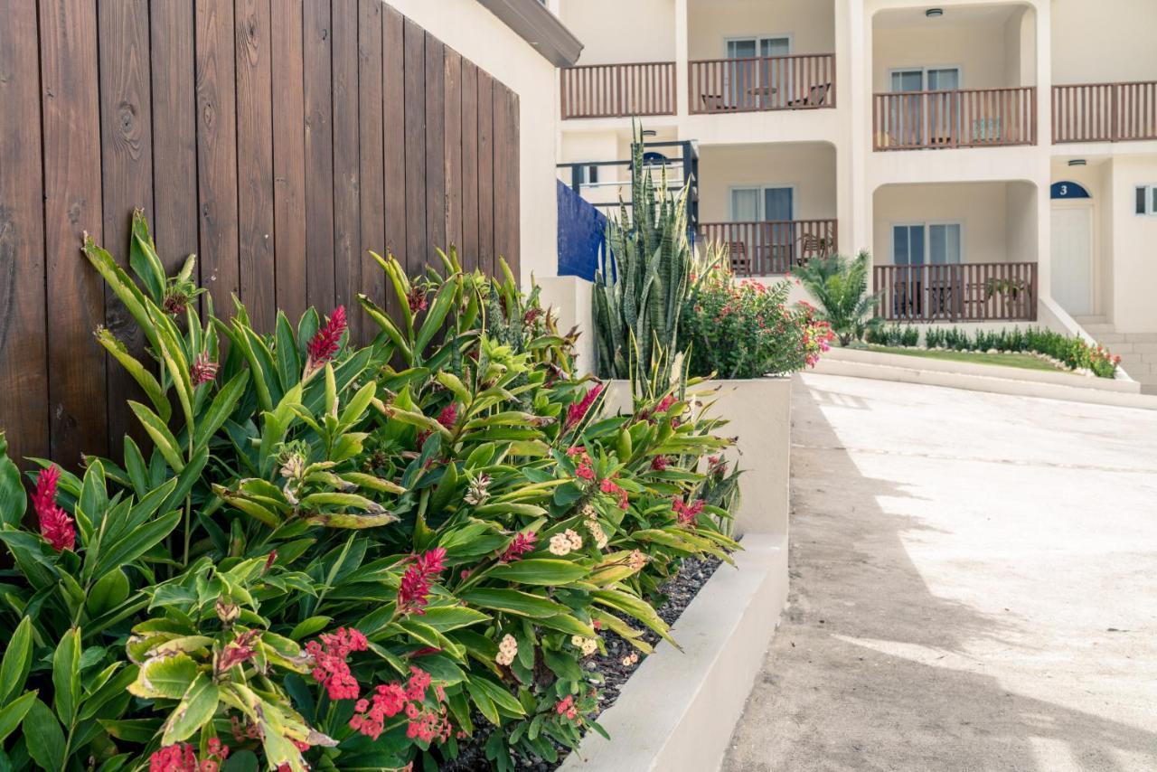 Family Complex Beside Beach W/Pool Montego Bay #1 Esterno foto