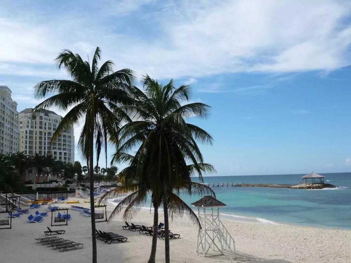 Family Complex Beside Beach W/Pool Montego Bay #1 Esterno foto