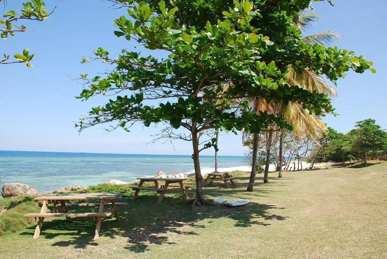 Family Complex Beside Beach W/Pool Montego Bay #1 Esterno foto