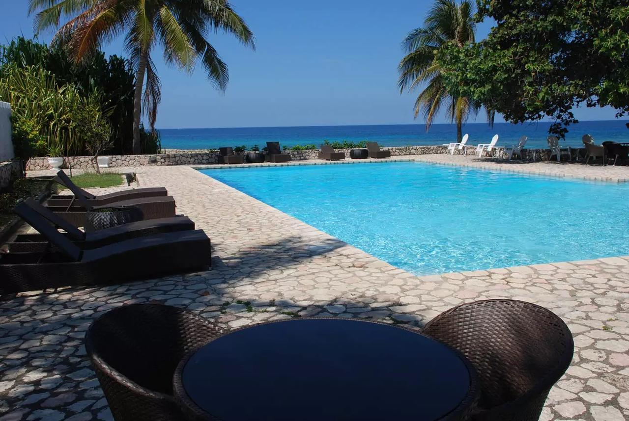 Family Complex Beside Beach W/Pool Montego Bay #1 Esterno foto