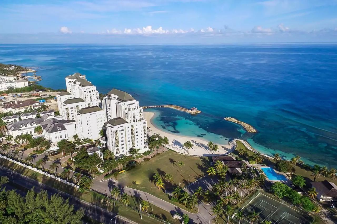 Family Complex Beside Beach W/Pool Montego Bay #1 Esterno foto