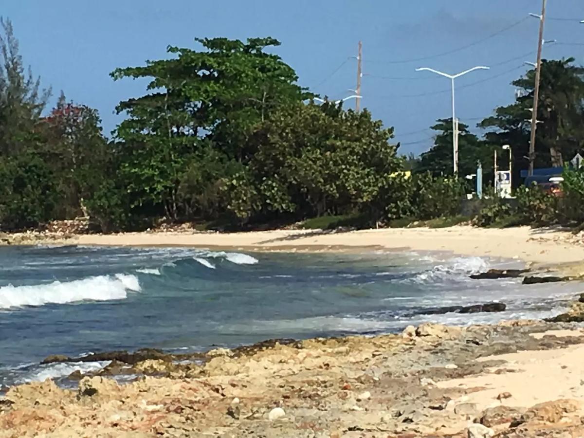 Family Complex Beside Beach W/Pool Montego Bay #1 Esterno foto