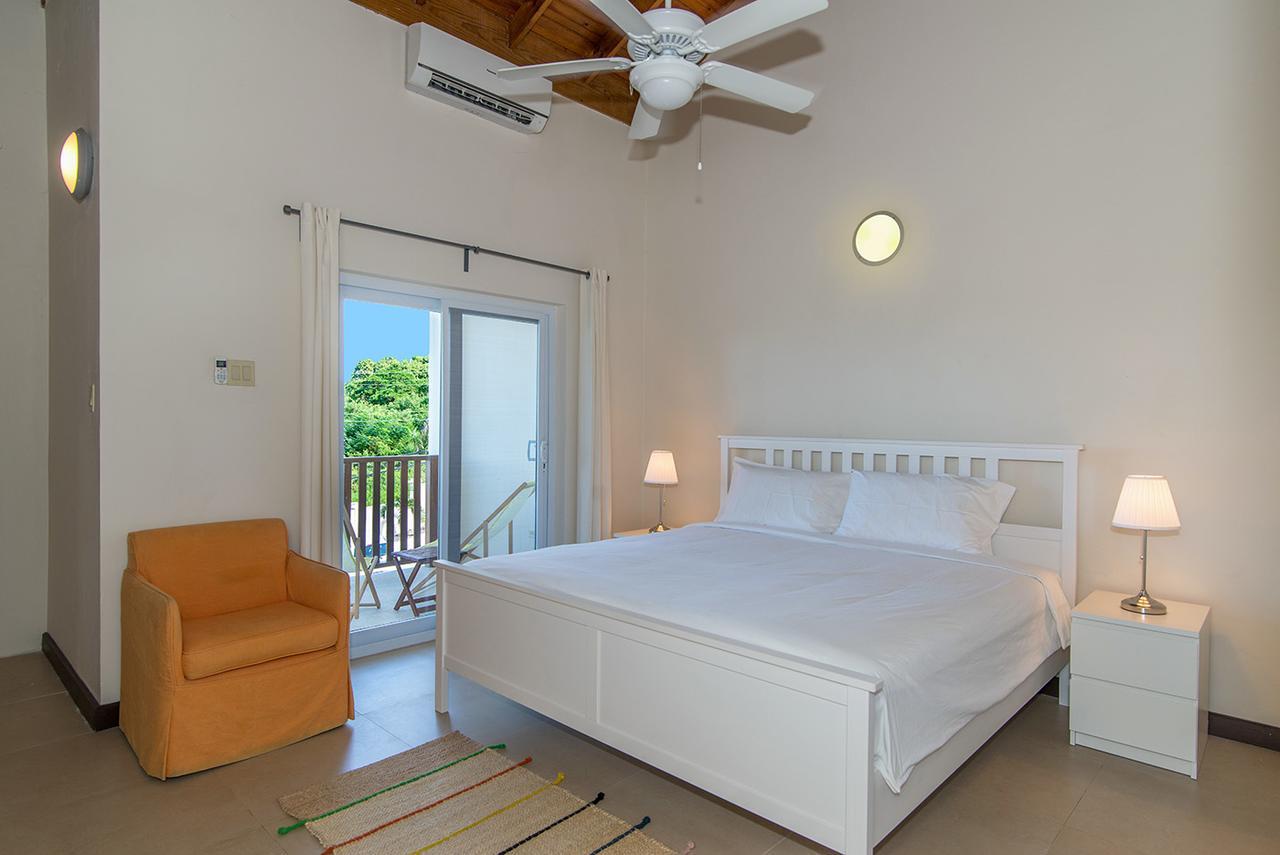Family Complex Beside Beach W/Pool Montego Bay #1 Esterno foto