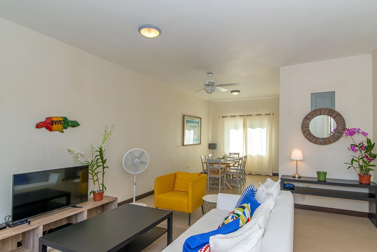 Family Complex Beside Beach W/Pool Montego Bay #1 Esterno foto