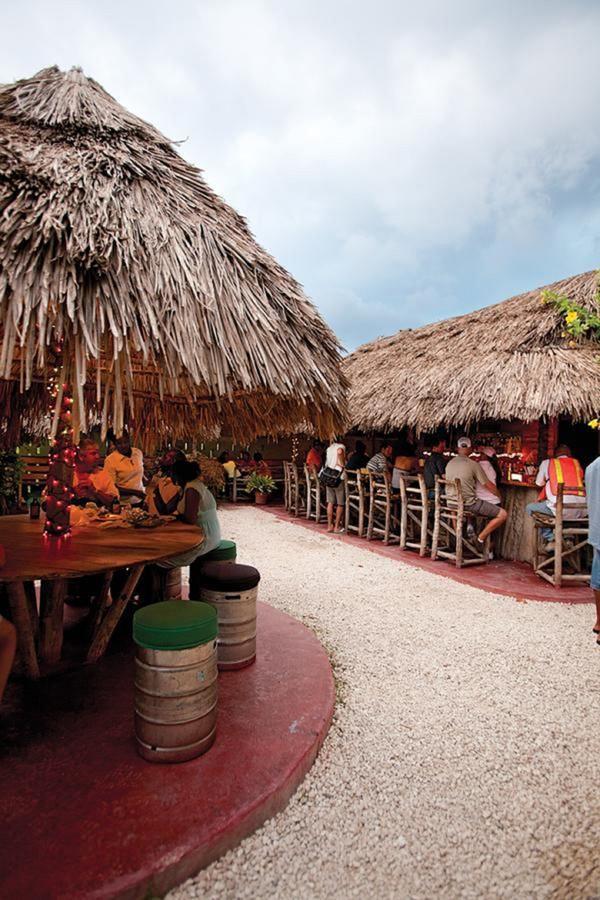 Family Complex Beside Beach W/Pool Montego Bay #1 Esterno foto
